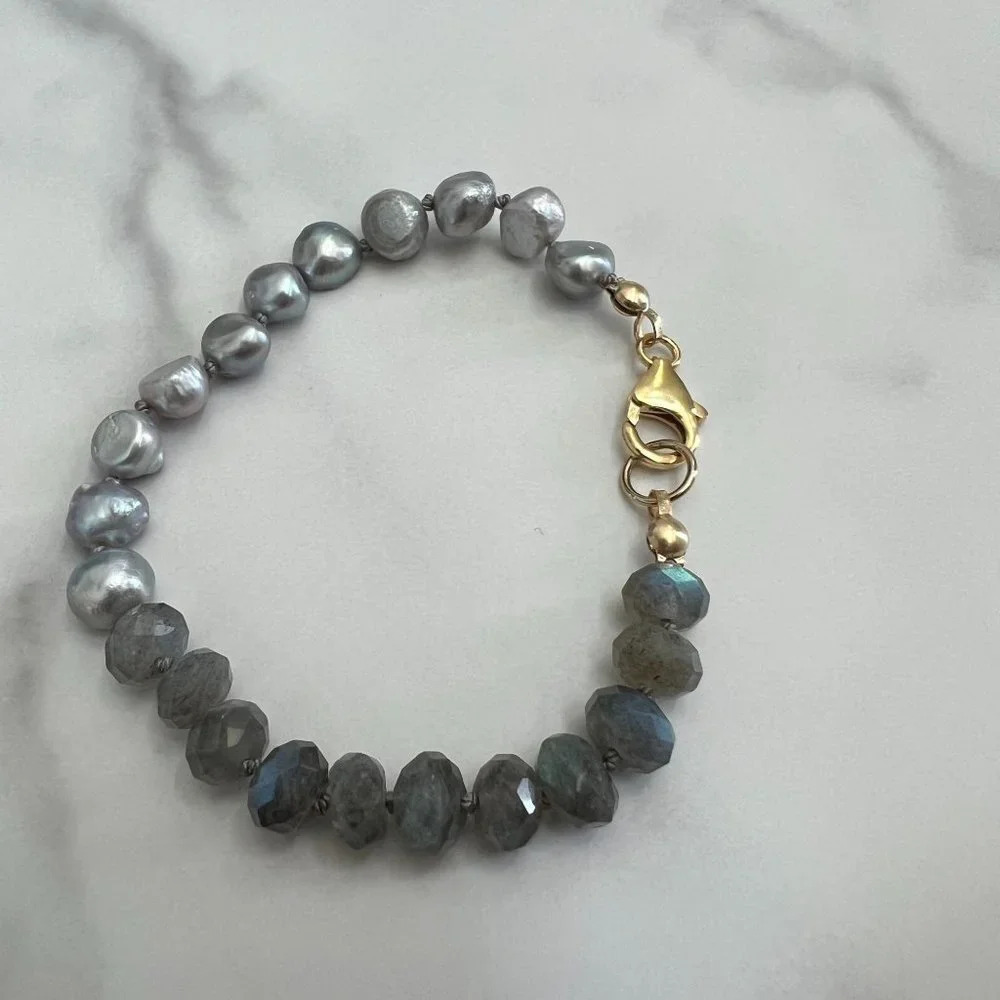 Pearl and Labradorite Hand Knotted Beaded Bracelet Gold Filled Clasp